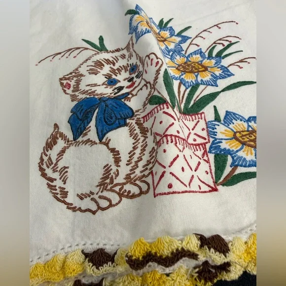 Vintage Pillow Cases Embroidered Kitten Floral Linen CrochetTrimWhite BlueYellow - Picture 1 of 5